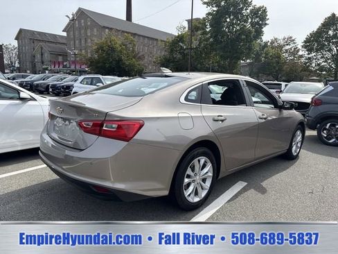Used 2025 Chevrolet Malibu LT FWD image 8