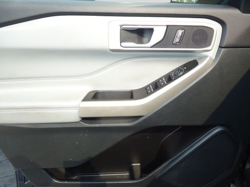 Used 2023 Ford Explorer XLT w/ Equipment Group 202A AWD/4WD image 21