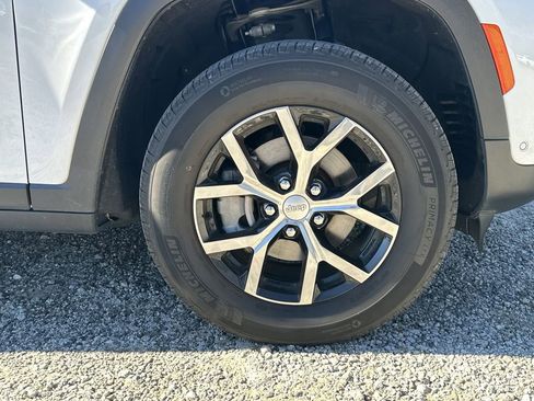 Used 2023 Jeep Grand Cherokee Limited w/ Luxury Tech Group II image 13