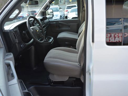 Used 2019 Chevrolet Express 3500 LT w/ LT Preferred Equipment Group image 10