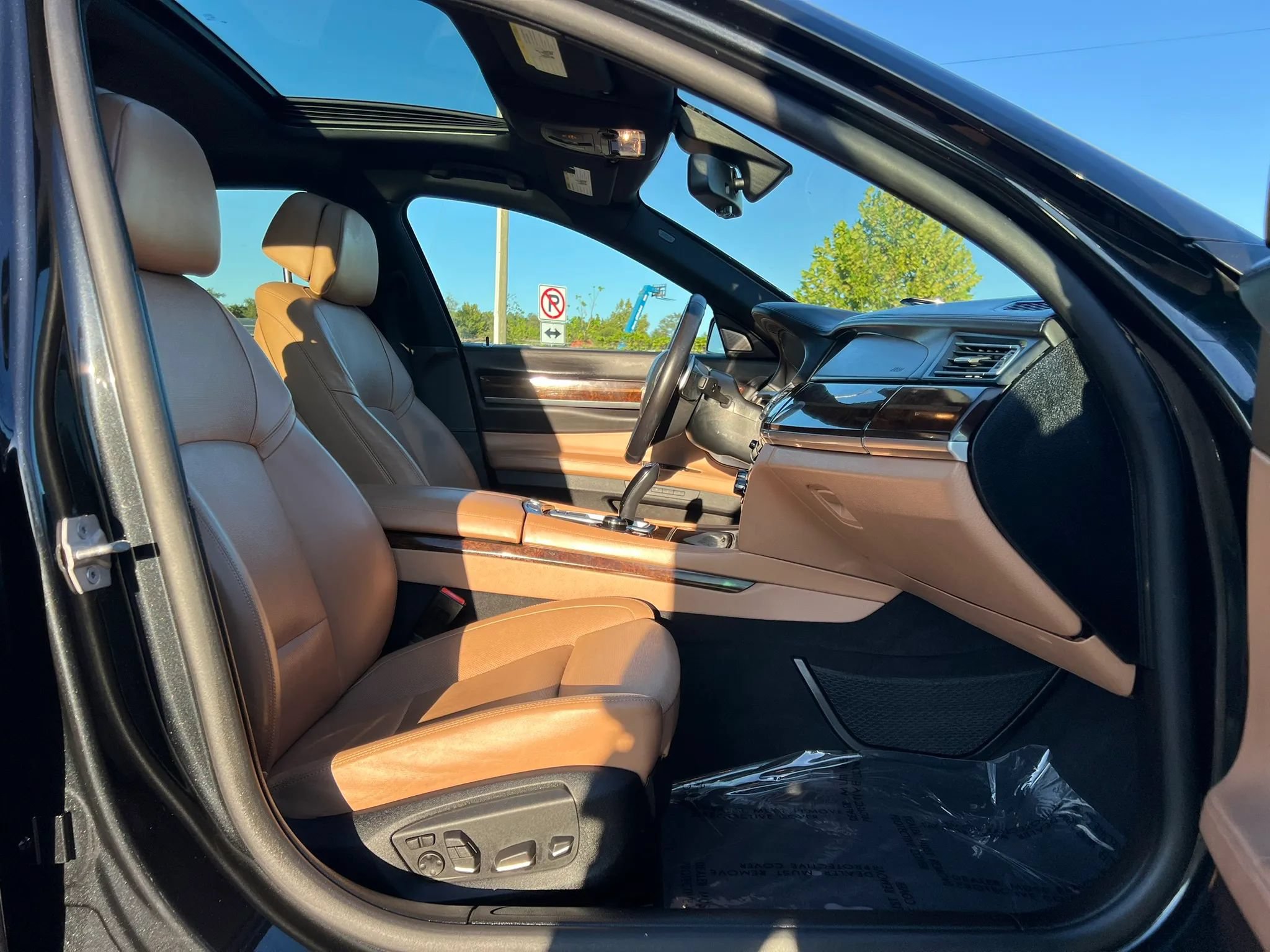 Used 2013 BMW 750Li xDrive w/ Executive Pkg AWD/4WD image 16