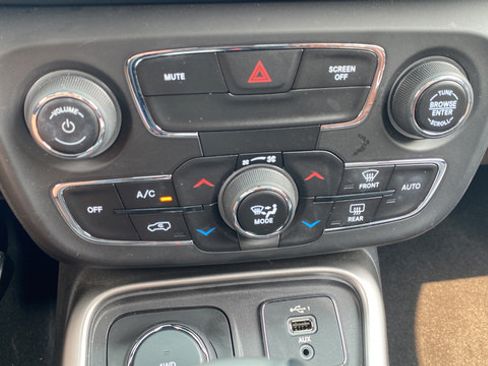 Used 2019 Jeep Compass Latitude AWD/4WD image 17