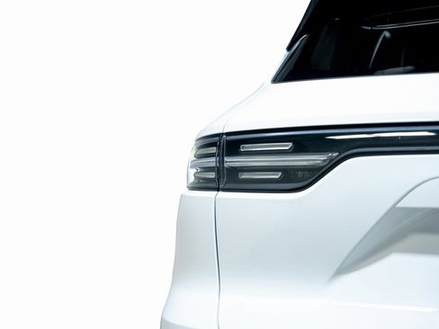 Used 2021 Porsche Cayenne Turbo image 10