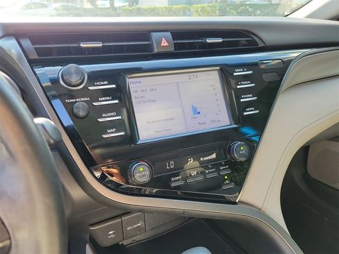 Used 2019 Toyota Camry SE image 25