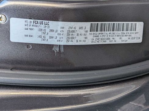 Used 2020 Chrysler Pacifica Touring-L FWD image 32