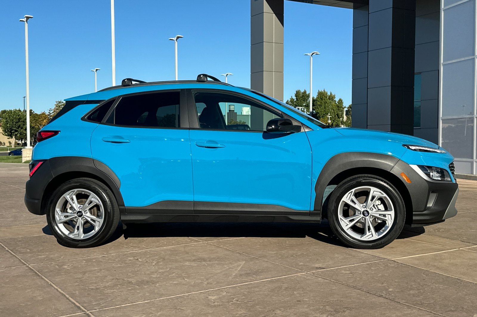 Used 2022 Hyundai Kona SEL w/ Convenience Package FWD image 3