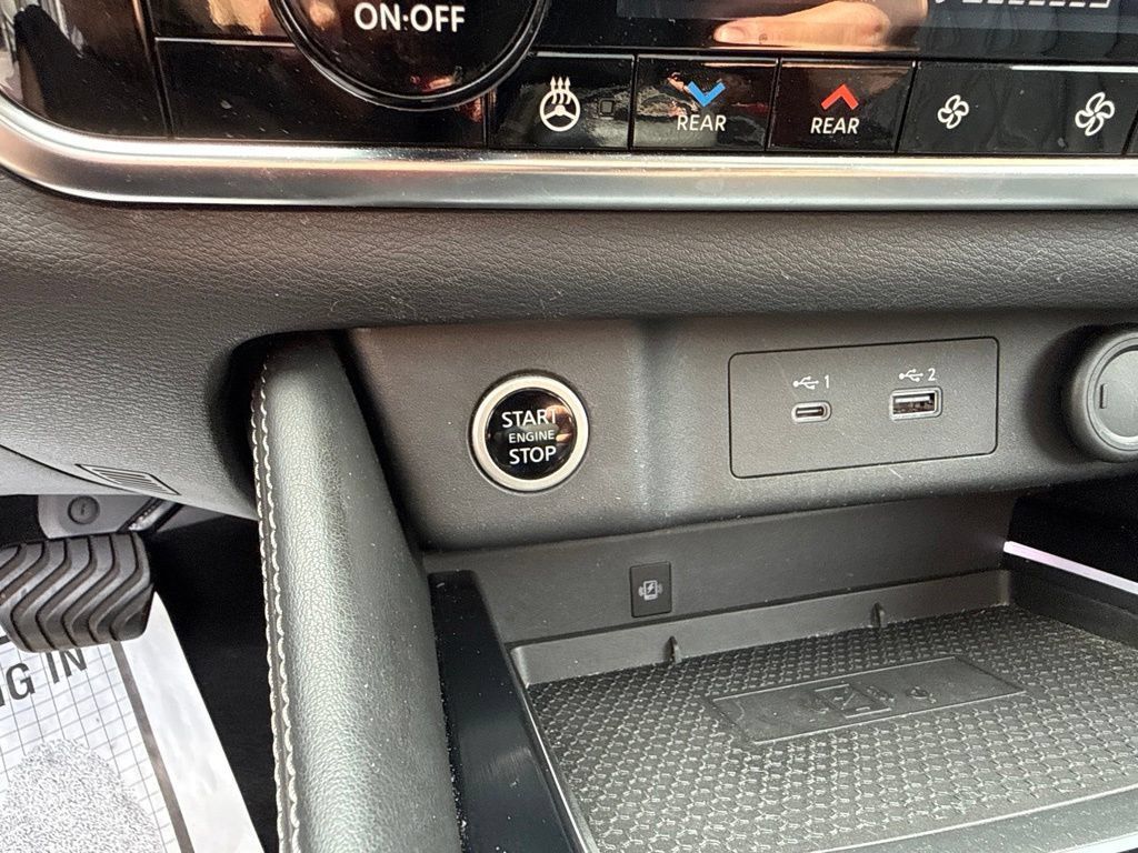 Used 2021 Nissan Rogue Platinum AWD/4WD image 38