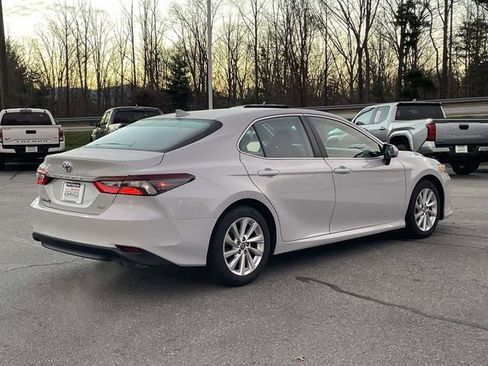 Used 2023 Toyota Camry LE image 5