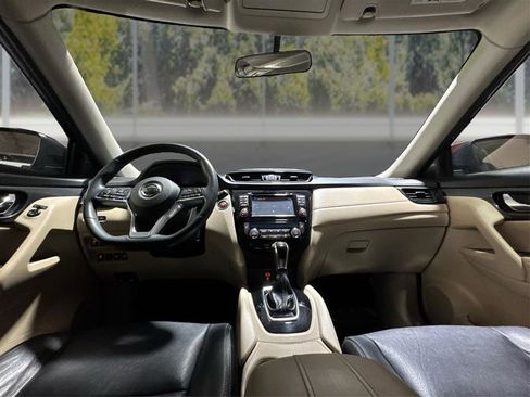 Used 2017 Nissan Rogue SV w/ SV Premium Package image 21