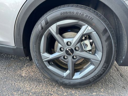 Used 2025 Kia K4 LXS image 29
