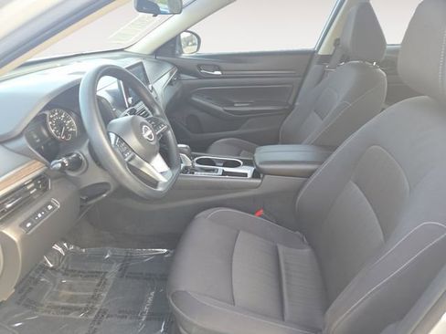 Used 2024 Nissan Altima 2.5 SV image 9