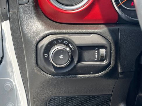 Used 2023 Jeep Wrangler Rubicon w/ Cold Weather Group AWD/4WD image 31