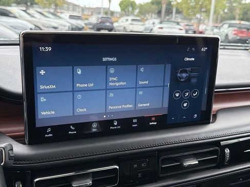 Used 2023 Lincoln Nautilus Reserve image 17