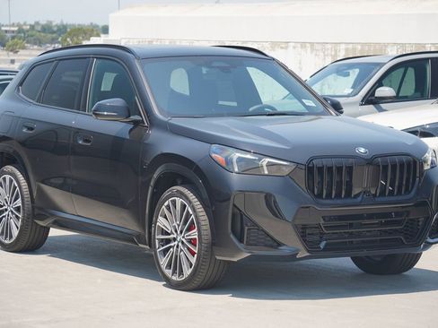 Used 2025 BMW X1 xDrive28i w/ Technology Package image 3