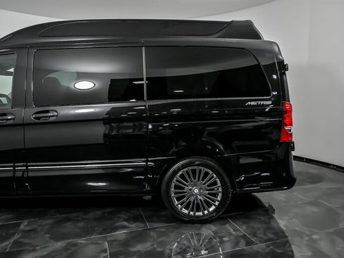 Used 2018 Mercedes-Benz Metris Passenger image 5