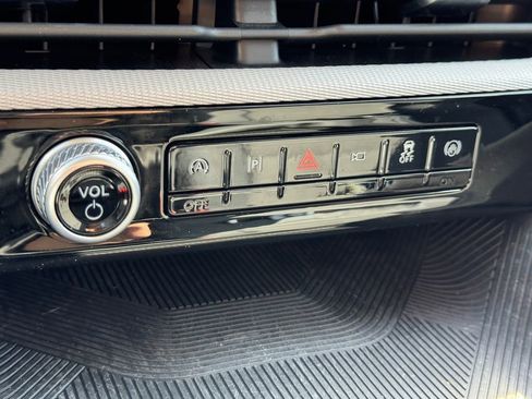 Used 2025 Ford Explorer Active image 21