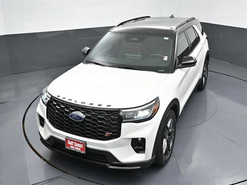 Used 2025 Ford Explorer ST AWD/4WD image 46