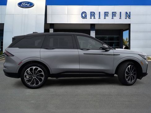 Used 2024 Lincoln Nautilus Reserve w/ Jet Appearance Package (87T) image 3