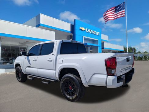 Used 2022 Toyota Tacoma SR5 w/ Technology Package image 6