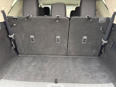 Used 2025 Nissan Pathfinder SV image 33