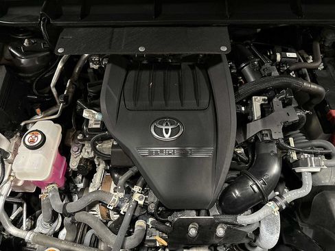Used 2023 Toyota Highlander XLE AWD/4WD image 12