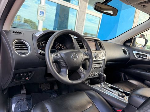 Used 2017 Nissan Pathfinder SL w/ SL Premium Package AWD/4WD image 17