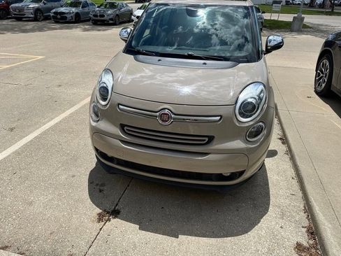 Used 2017 FIAT 500L Lounge w/ Dual-Pane Sunroof Package FWD image 1