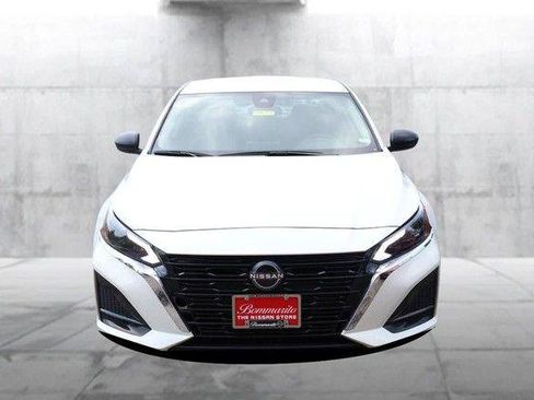 Used 2025 Nissan Altima 2.5 SV FWD image 4