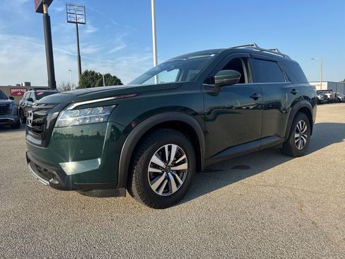 Used 2023 Nissan Pathfinder SL w/ Lighting Package (N92) AWD/4WD image 2