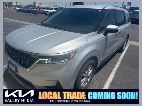 Used 2022 Kia Carnival LX FWD image 1