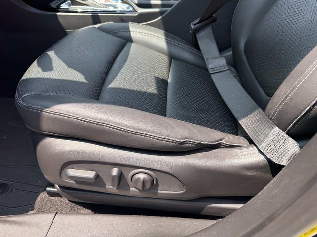 Used 2023 Buick Encore GX Essence w/ Experience Buick Package FWD image 22