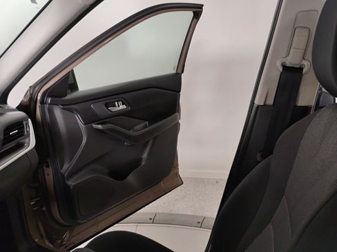 Used 2024 Nissan Rogue SV FWD image 46