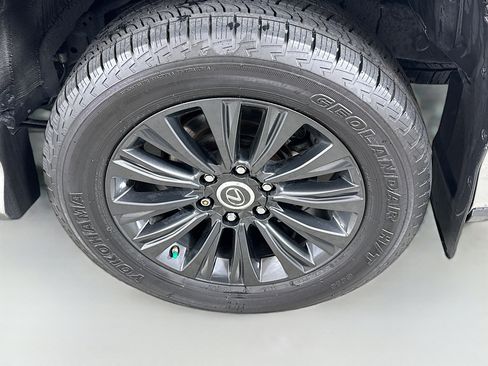 Used 2022 Lexus GX 460 Premium w/ Accessory Package image 31