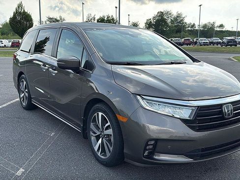 Used 2023 Honda Odyssey Touring image 1
