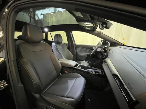 Used 2023 Volkswagen ID.4 Pro S Plus image 12