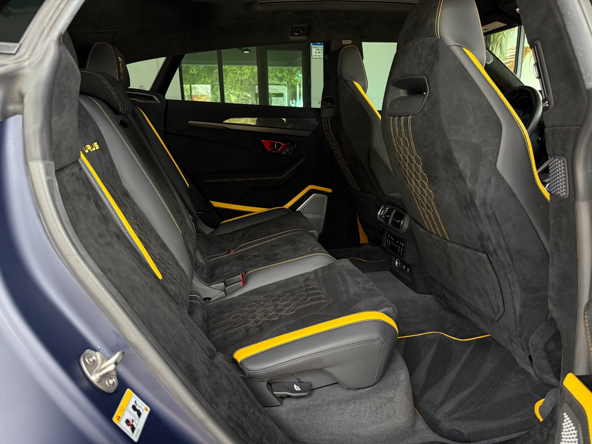 Used 2024 Lamborghini Urus Performante AWD/4WD image 31