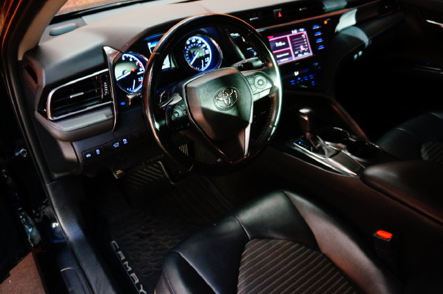 Used 2020 Toyota Camry SE FWD image 11