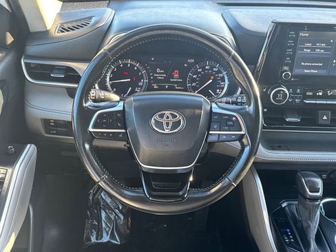 Used 2021 Toyota Highlander XLE image 15