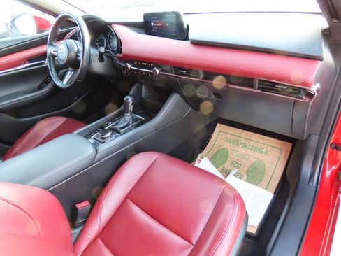 Used 2019 MAZDA MAZDA3 Hatchback w/ Premium Package image 10