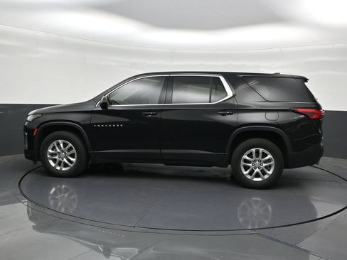 Used 2023 Chevrolet Traverse LS FWD image 2