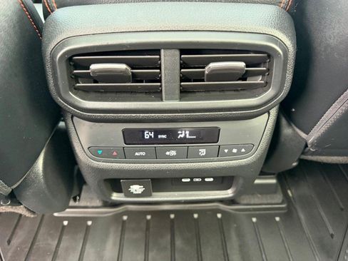 Used 2025 Honda Pilot TrailSport image 12