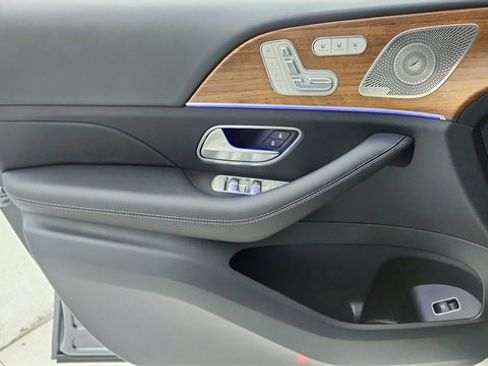 Used 2025 Mercedes-Benz GLS 450 GLS 450 image 38