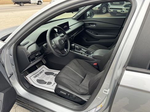 Used 2023 Honda Accord Sport image 2