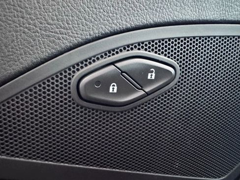 Used 2019 Chevrolet Corvette Stingray Coupe w/ 1LT image 17