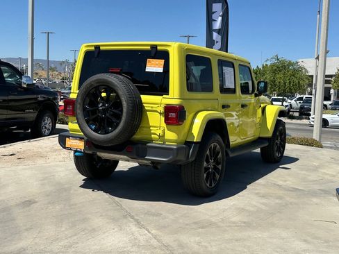 Used 2023 Jeep Wrangler Unlimited Sahara w/ Cold Weather Group AWD/4WD image 7