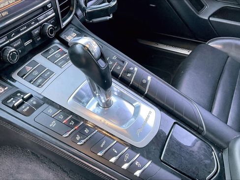 Used 2016 Porsche Panamera S image 17