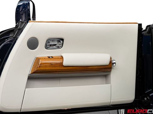 Used 2010 Rolls-Royce Phantom Drophead Coupe image 25