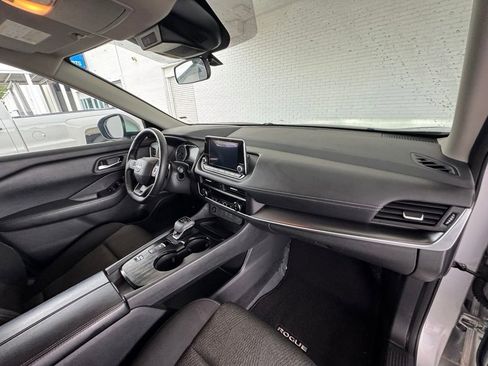 Used 2025 Nissan Rogue SV FWD image 16