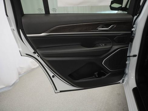 New 2026 Jeep Grand Cherokee L Limited AWD/4WD image 30