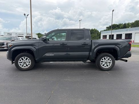 Used 2025 Toyota Tacoma SR5 AWD/4WD image 11